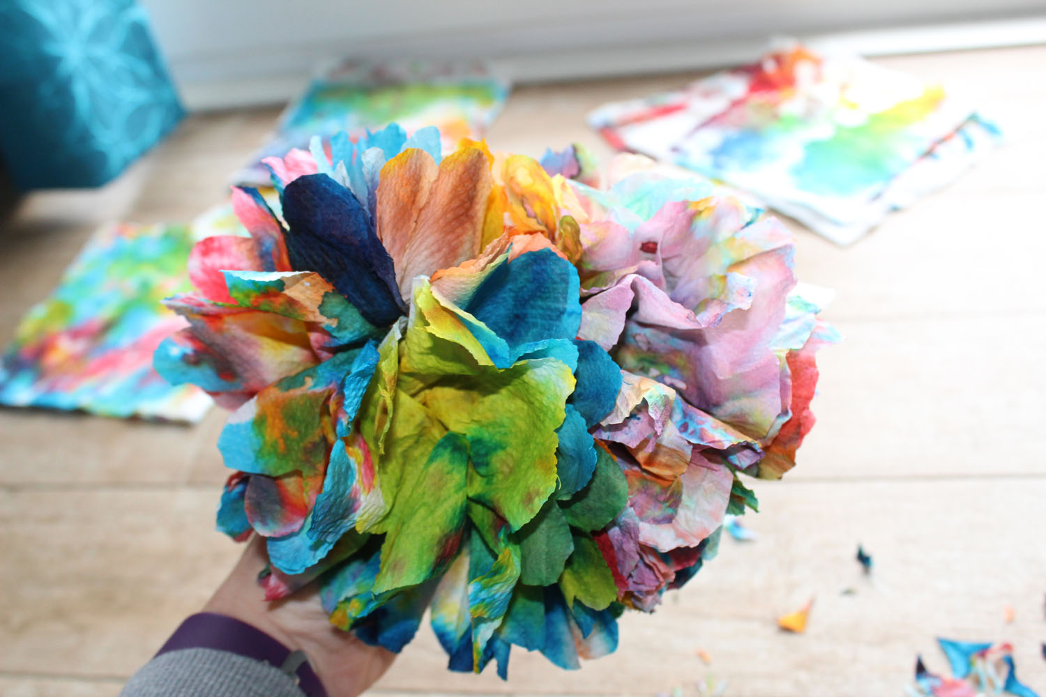 Tutorial – How to make Paper towel flowers